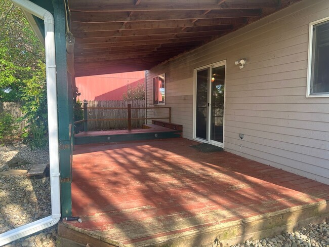 Building Photo - 4-bedroom 2.5 Bath McMinnville OR 97128