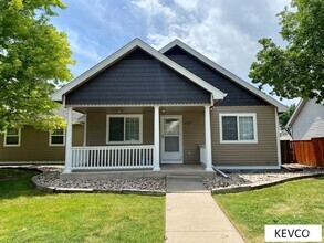 Building Photo - Beautiful Home in Quiet Neighborhood