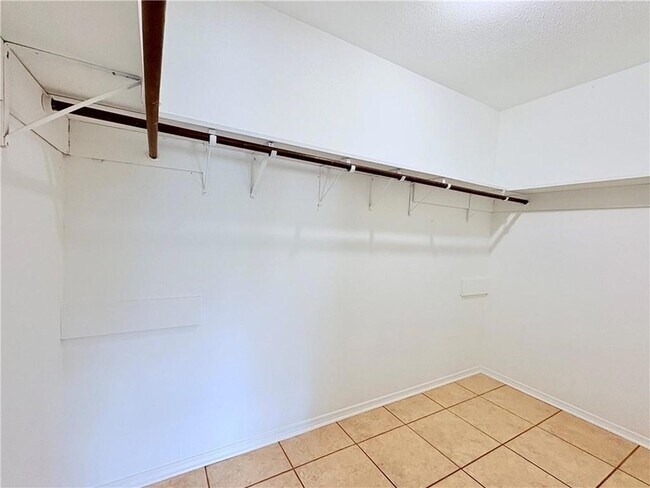 Building Photo - 318 Drury Ln
