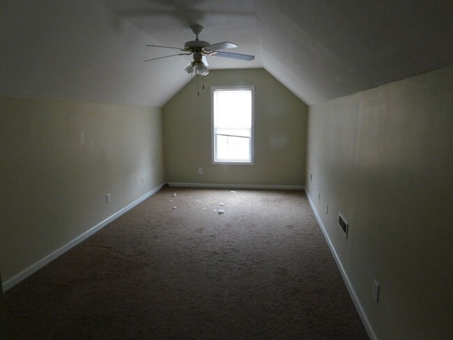 Building Photo - Great home in a desirable neighborhood!