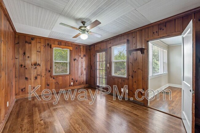 Building Photo - 2334 Redwood Dr
