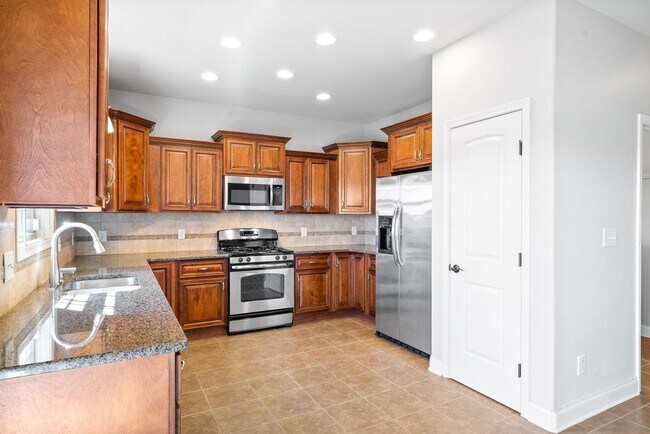 Building Photo - Three Bedroom with Bonus on Exit 8!