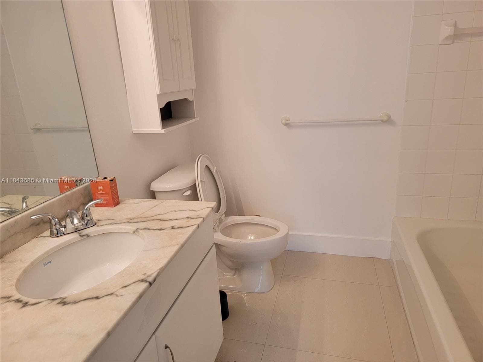 Building Photo - 1200 Brickell Bay Dr