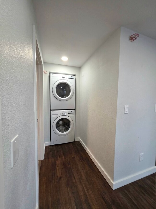 Building Photo - 307 W Corona Ave