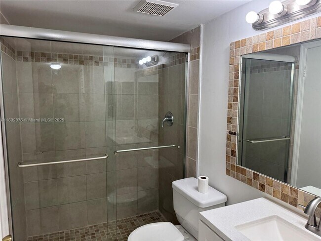 Building Photo - 10410 SW 157th Ct