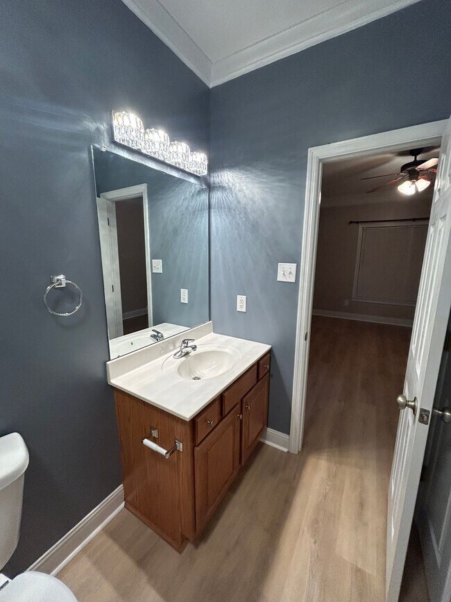 Building Photo - Freshly Renovated 2-Bed, 2-Bath Home