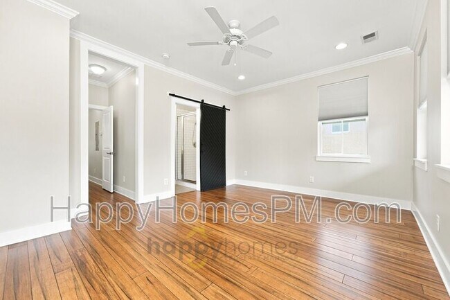 Building Photo - 4613 Oakwood Ave