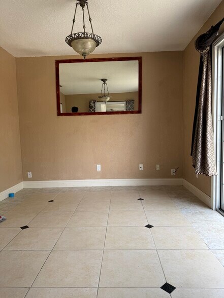 Building Photo - 5116 Rabeneck Way