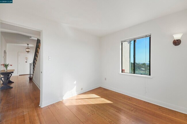 Building Photo - 2367 Carquinez Ave