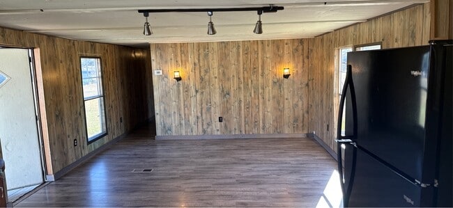 Building Photo - 112 W Spruce