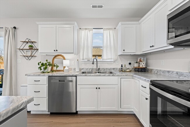 Building Photo - 5909 Serviceberry Terrace