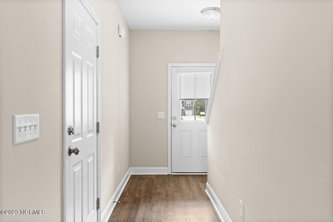 Building Photo - 202 N Stingray Ln