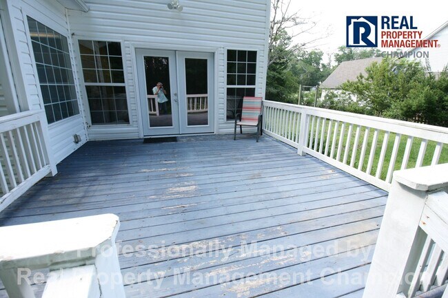 Building Photo - Spacious Home w/Community Access to Intra-...