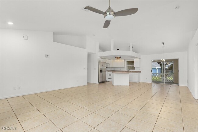 Building Photo - 127 SW 11th Terrace
