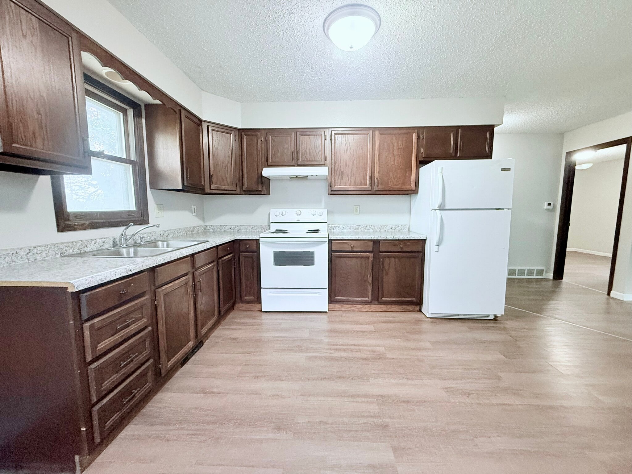 Kitchen - 2302 W 3rd St