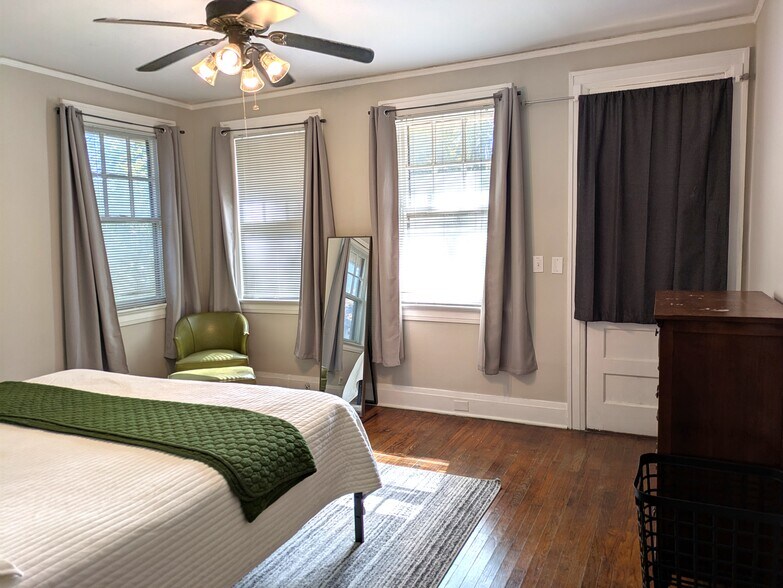 Building Photo - 1910 Madison Ave