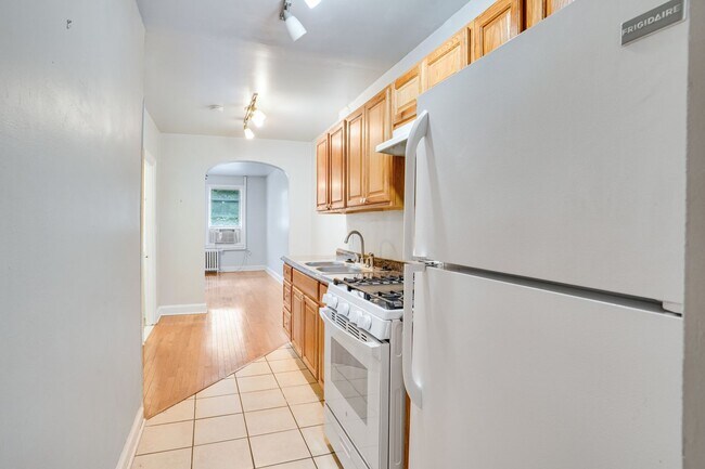 Building Photo - Kingman Park Charming Brick Townhome - Mov...