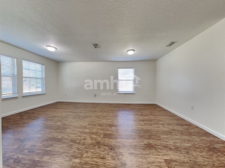 Building Photo - 3325 Bradley Creek Pky