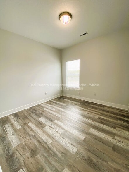 Building Photo - 5474 N Colburn Ct