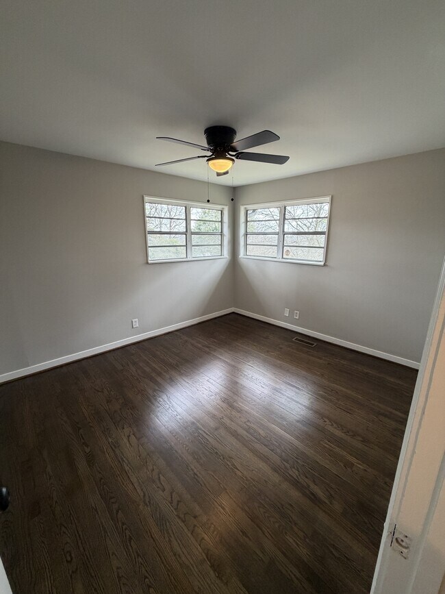 Building Photo - 853 Shades Crest Rd