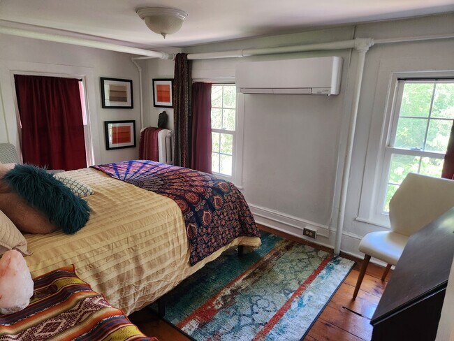 Building Photo - 25 Rombout Ave