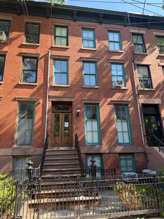 Building Photo - 238 3rd St