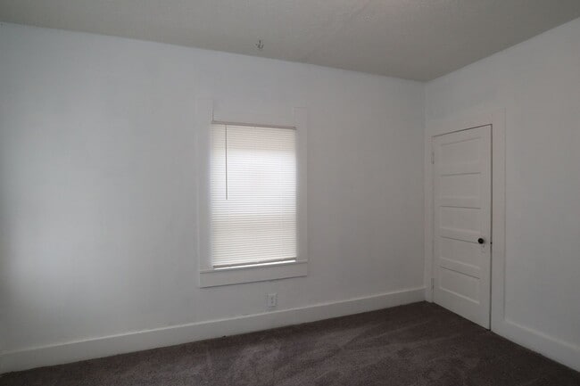 Building Photo - 2 Bedroom Indianapolis House!