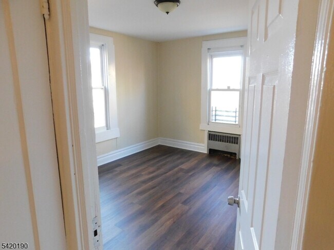 Building Photo - 282 Renner Ave