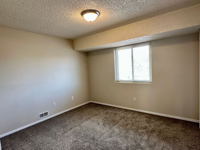 Building Photo - La Jolla 2BD Two-Story Townhome convenient...