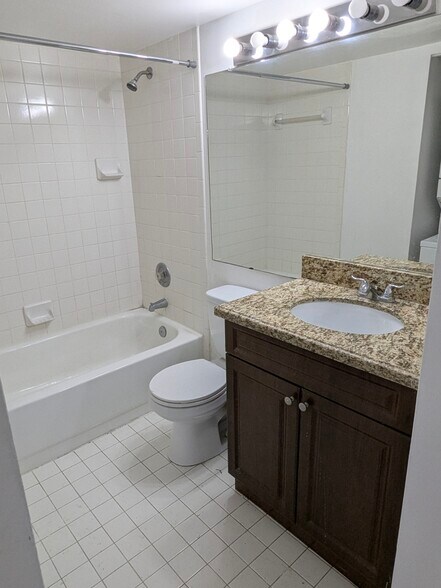 Building Photo - 18203 Glenmoor Dr
