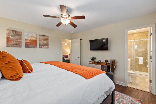 Building Photo - 121 King Ct