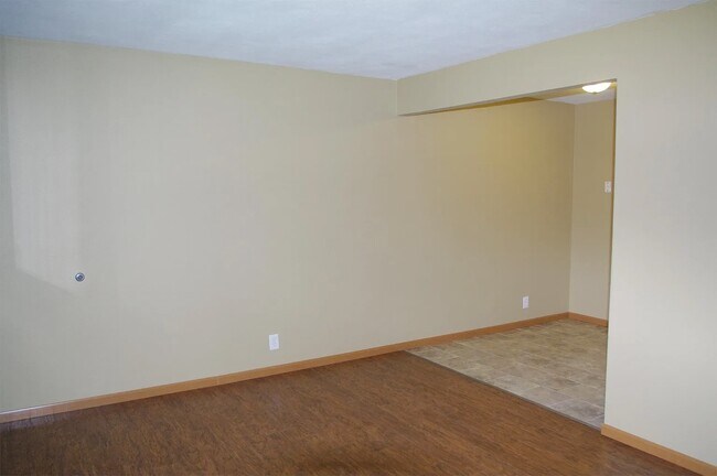 Building Photo - 305 Baltes Dr