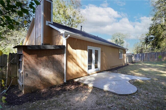 Building Photo - 2455 Landington Way NW