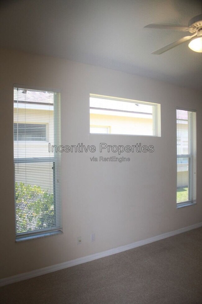 Building Photo - 817 Lakeworth Cir