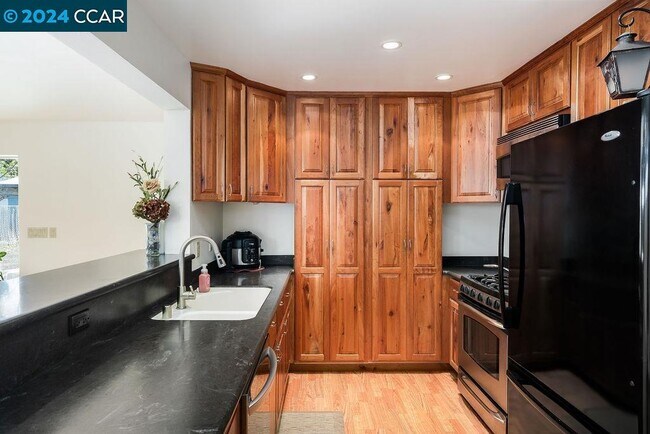 Building Photo - 1326 Babel Ln