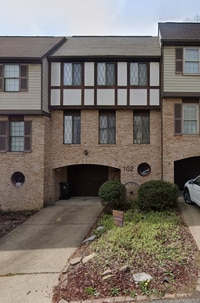 Building Photo - *Spacious & Conveniently Located 3BD/2.5BA Townhouse Available in Bethel Park*