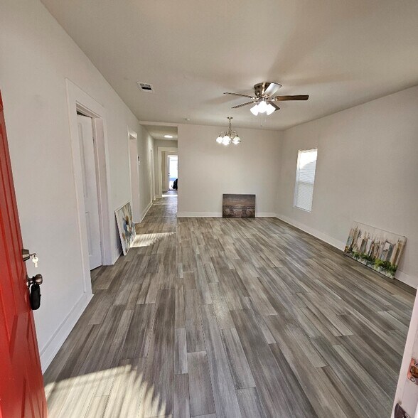 Building Photo - 1509 W Collin St