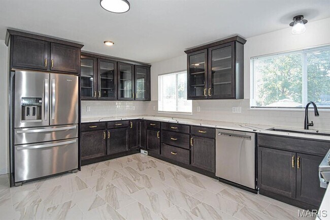 Building Photo - 306 Bright Meadows Dr