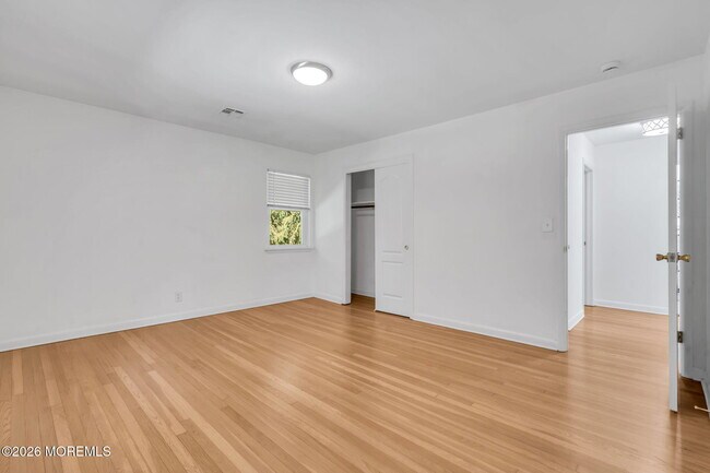 Building Photo - 115 Heulitt Rd
