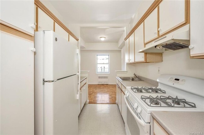 Building Photo - 525 Bronxville Rd