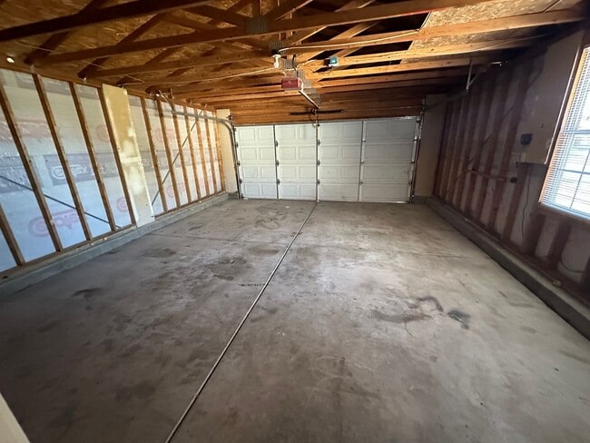 Building Photo - 404 Bramble Ct