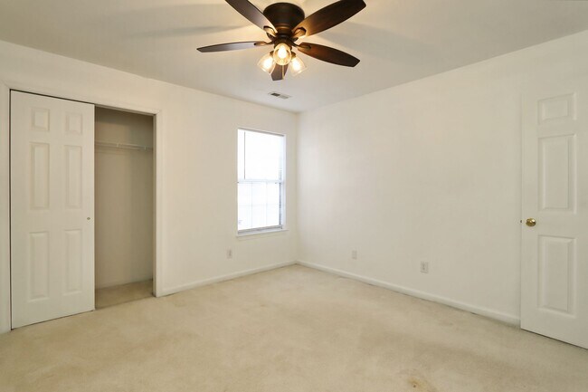 Building Photo - 106 Linden Ct