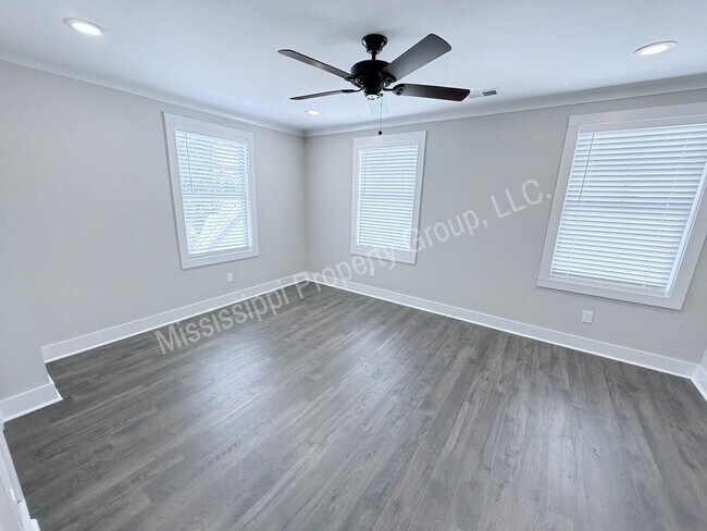 Building Photo - 1212 Ivy Rd