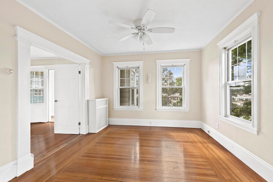 Building Photo - 723 Fellsway