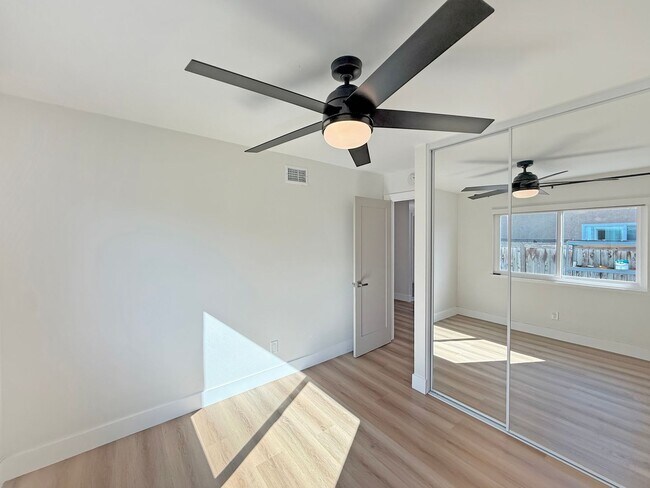 Building Photo - Updated 3B/2BA House in Oceanside!