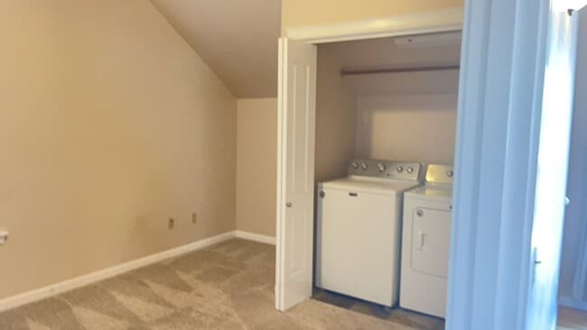 Building Photo - Peaceful 2-bedroom 1-bath Cottage with Dec...