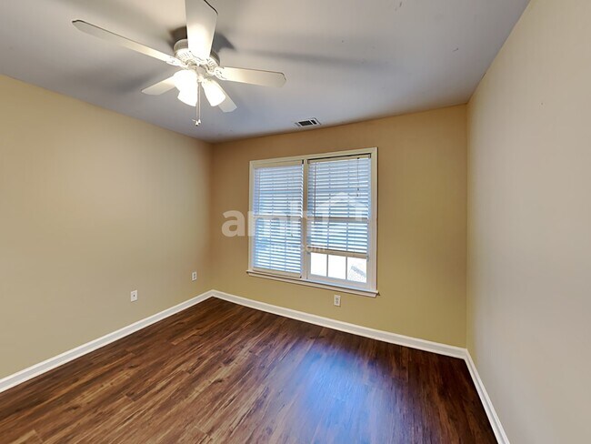Building Photo - 1029 Chatsworth Ln