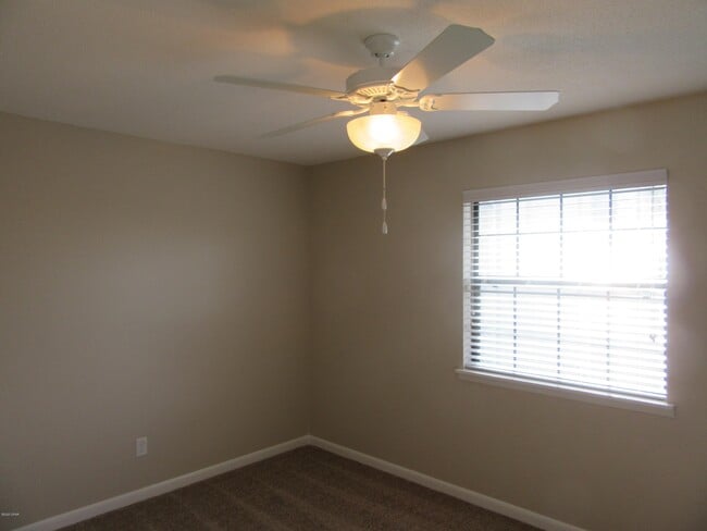 Building Photo - 2750 W 12th St