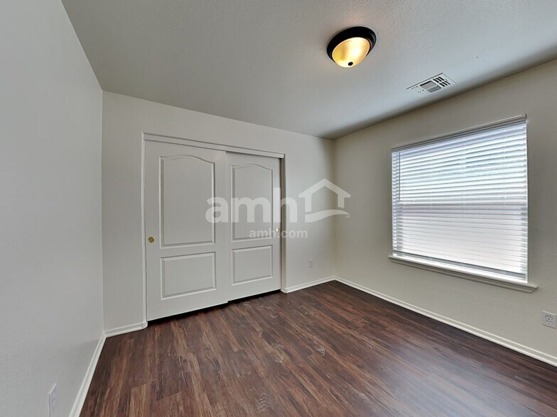 Building Photo - 2992 W Belle Ave