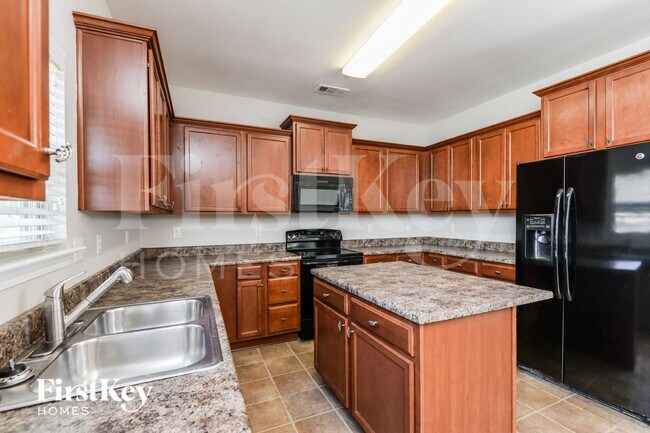 Building Photo - 2045 Kensington Ct